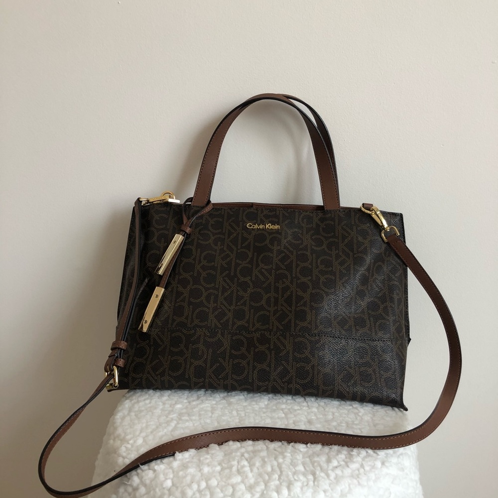 (ECU)Calvin Klein Women's Signature Satche…